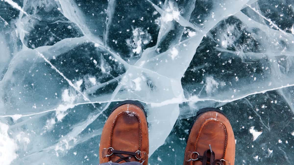 Jégen tartozkódás